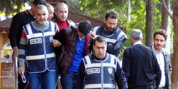 Komiserin aracını silahla tarayan şahıs yakalandı