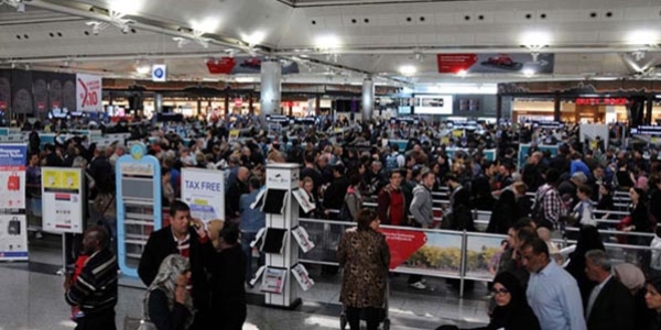 Atatürk Havalimanı'nda seçim yoğunluğu yaşandı