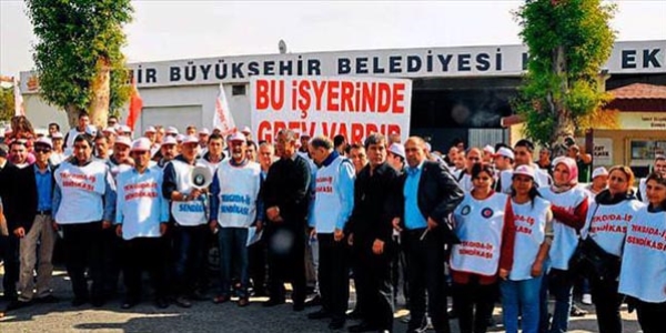 İzmir'de Kent Ekmek Fabrikası işçileri greve başladı