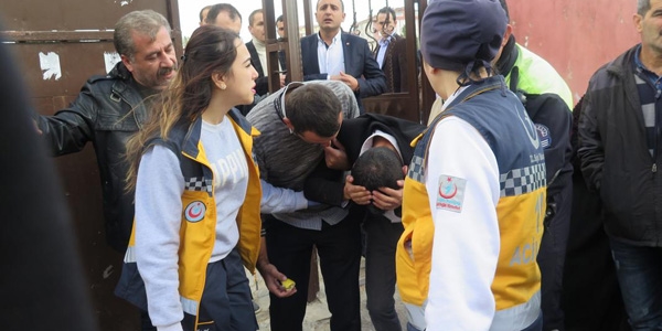 Kocaeli'nde 'oy kullandırma' kavgası: 2 yaralı