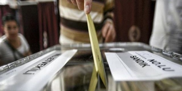 Doğubayazıt'ta seçmenler oylarını taşımalı kullandı