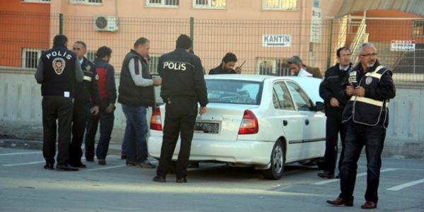 Kayseri'de okul bahesindeki plakasz ara polisi alarma geirdi