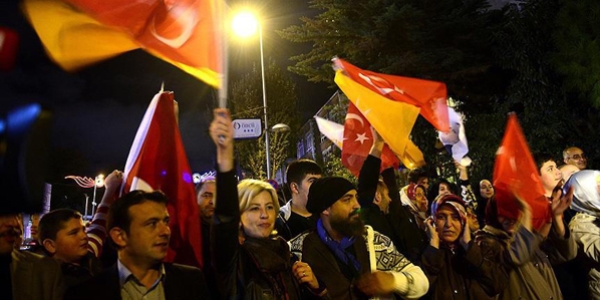 AK Parti'nin seçim zaferi kutlanıyor