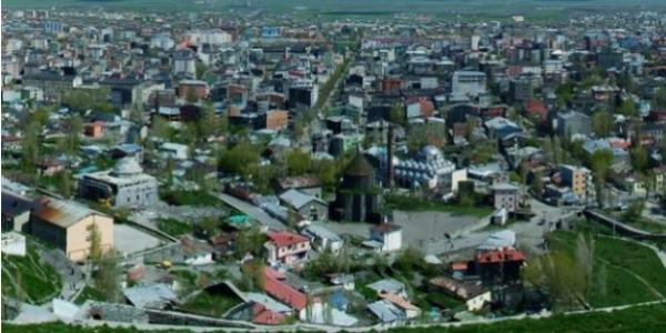 Kars tüm partilere ters köşe yaptı