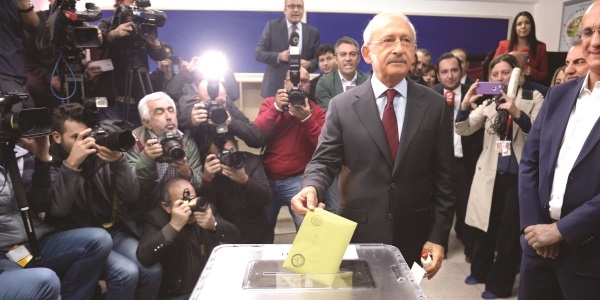CHP yerinde saydı