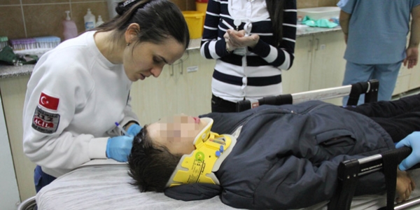 Park'ta kaydıraktan düşen çocuk hastanelik oldu