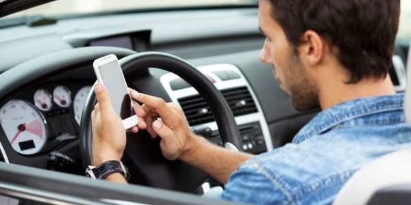 Cep telefonu trafikte kaza riskini 4 kat arttırıyor