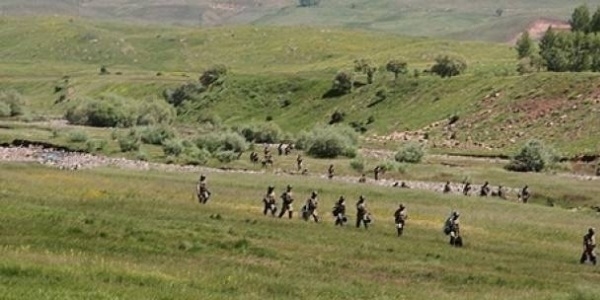 Hakkari'de 2 terörist teslim oldu