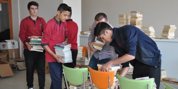 Silopi'de görevli öğretmen istedi, Urla Kaymakamı harekete geçti