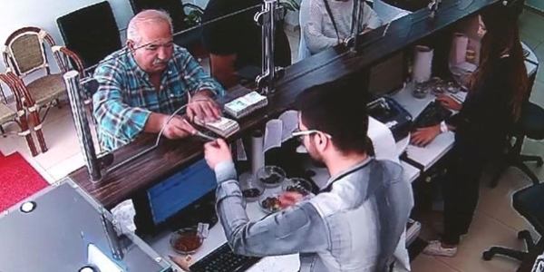 '10 bin lira' fazla ödedikleri müşterinin dönmesini bekliyorlar