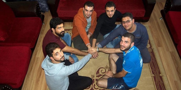 Savaş mağduru Suriyeli üniversitelilerin okuma azmi