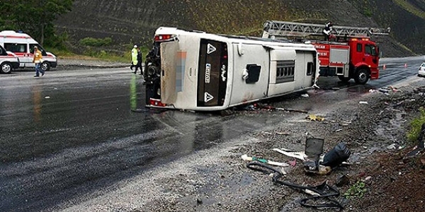 Erzurum'da otobüs kazası: 3 ölü, 20 yaralı