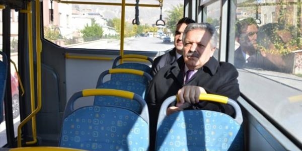 Vali tebdili kıyafet yapıp otobüse bindi
