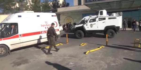 Silvan'daki operasyonda komiser yardımcısı yaralandı