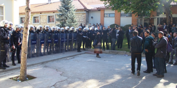 Eskiehir Anadolu niversitesi'nde arbede