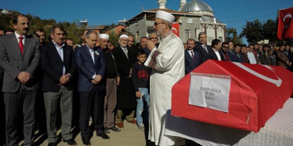 stanbul'da kazada hayatn kaybeden asker topraa verildi