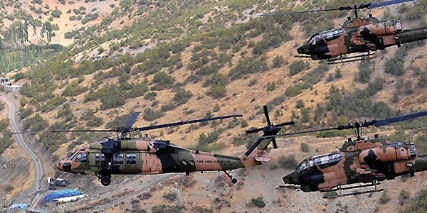 Yüksekova'da yoğun helikopter hareketliliği