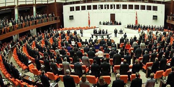 Bazı bakanlıkları bölme çalışması rafa kalktı