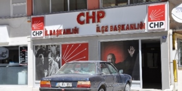 CHP, Karşıyaka İlçe Başkanlığı'nda yangın çıktı