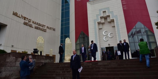 'Tuğrul Türkeş MHP'ye dava açtı'