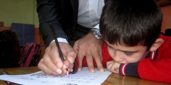 Her şey küçük Mustafa'nın konuşması için