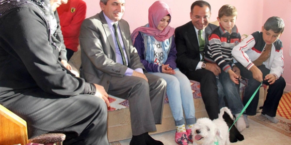 Minik Ömer Faruk yaptığı iyiliğin karşılığını bir bir alıyor