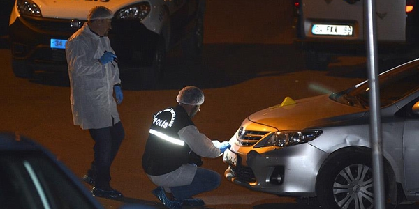 Gaziosmanpaşa'da polislere silahlı saldırı: 2 yaralı