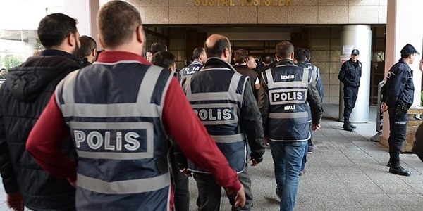 İzmir'deki Paralel Yapı operasyonunda 27 kişi ifade verdi
