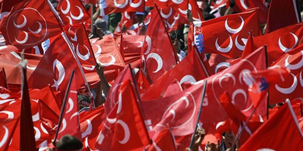 MHP'de muhaliflere imza veren delegelerin üstü çizilecek