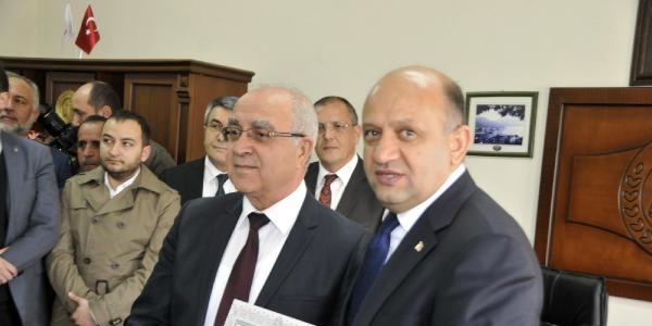 Bakan Fikri Işık, mazbatasını aldı