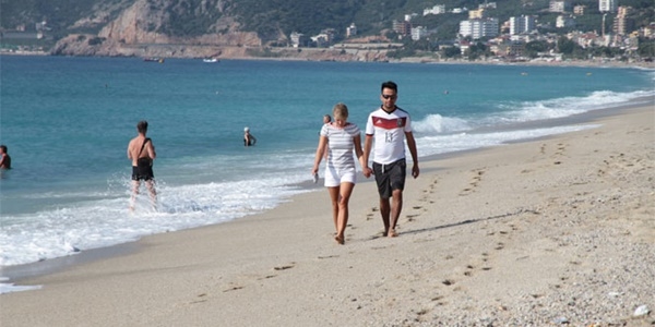 Alanya'da deniz keyfi devam ediyor