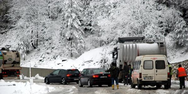 Ilgaz Dağı'nda kar ulaşımı aksattı