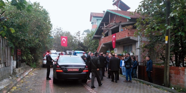 Başbakan'dan şehidin evinin yapılması için talimat