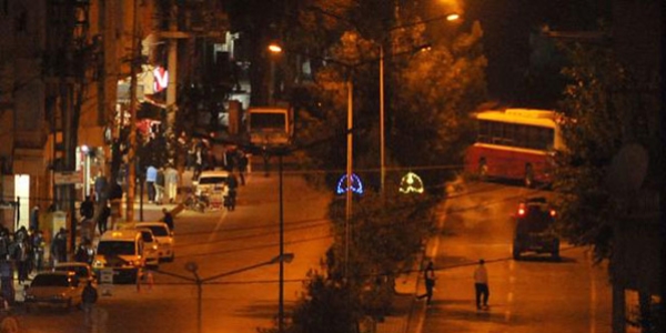 YDG-H'liler belediye otobüsü ile yolu kapattılar
