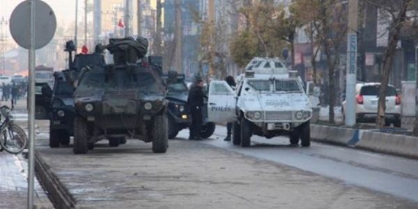 Yüksekova'da özel harekat polislerine saldırı: 1 şehit