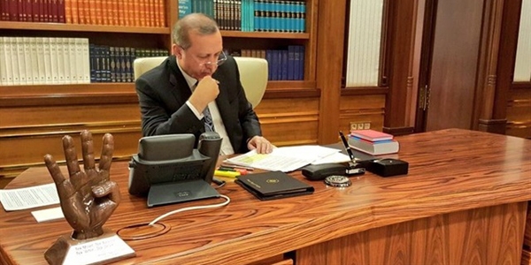 Erdoğan'ın masasında dikkat çeken ayrıntı!