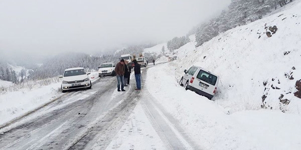 Ardahan'da kar ya nedeniyle yollar trafie kapatld