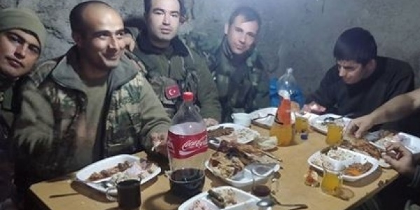 Annelerden Dağlıca'daki mehmetçiklere yöresel yemek