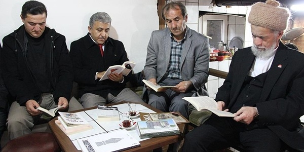 Kütüphaneden kahvehaneye 'kitap' saati