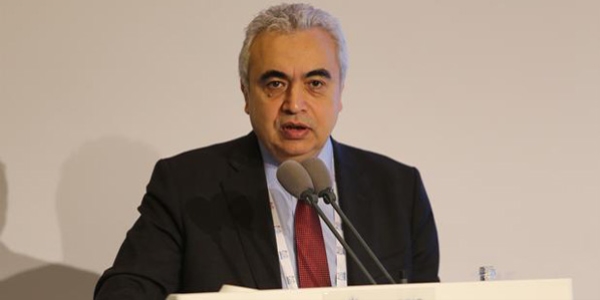 Petrol fiyatlarındaki düşüş temiz enerjiyi erteletecek