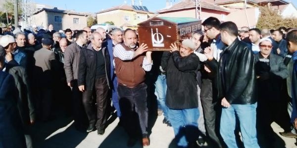 Pancar sökme makinesine sıkışan genç hayatını kaybetti