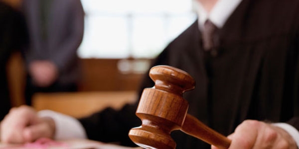 Yargıtay, boşanmadan önce malları eşinine yapan kocayı haklı buldu
