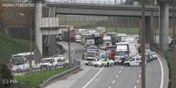 Seyrantepe TEM'de zincirleme kaza