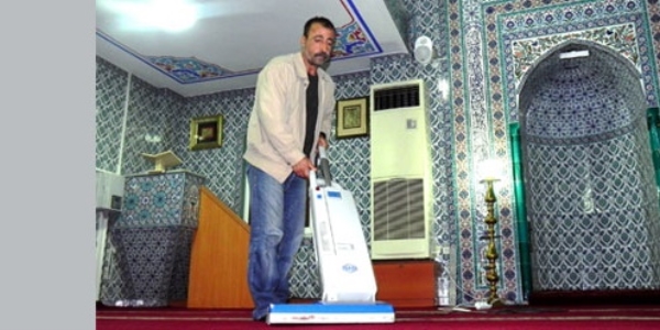 Cezayı ödeyemedi 1812 saat cami temizleyecek