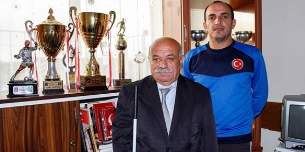 Gündüz memur akşam futbolcu