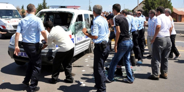 Antalya'da trafik kazası: 2 polis yaralı