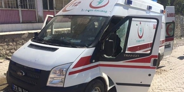 Ambulanslara ateş açıldı, hastalar zırhlı araçlarla taşınıyor