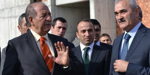 Vali, ayakkabı kutusundaki paralarla yapılan lisenin inşaatını gezdi