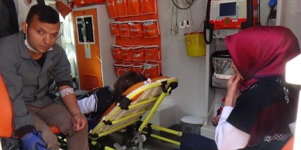 Okulda kimyasal madde şişesi kırıldı: 6 yaralı