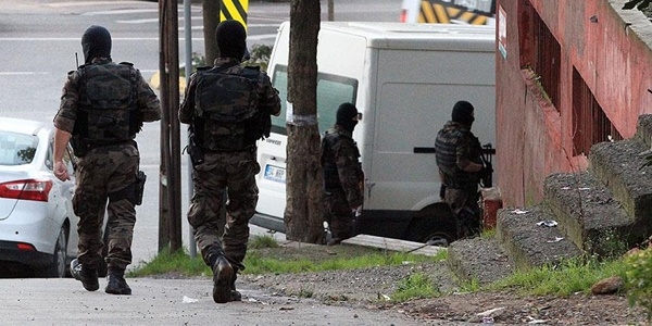 İstanbul'daki terör operasyonunda 12 gözaltı